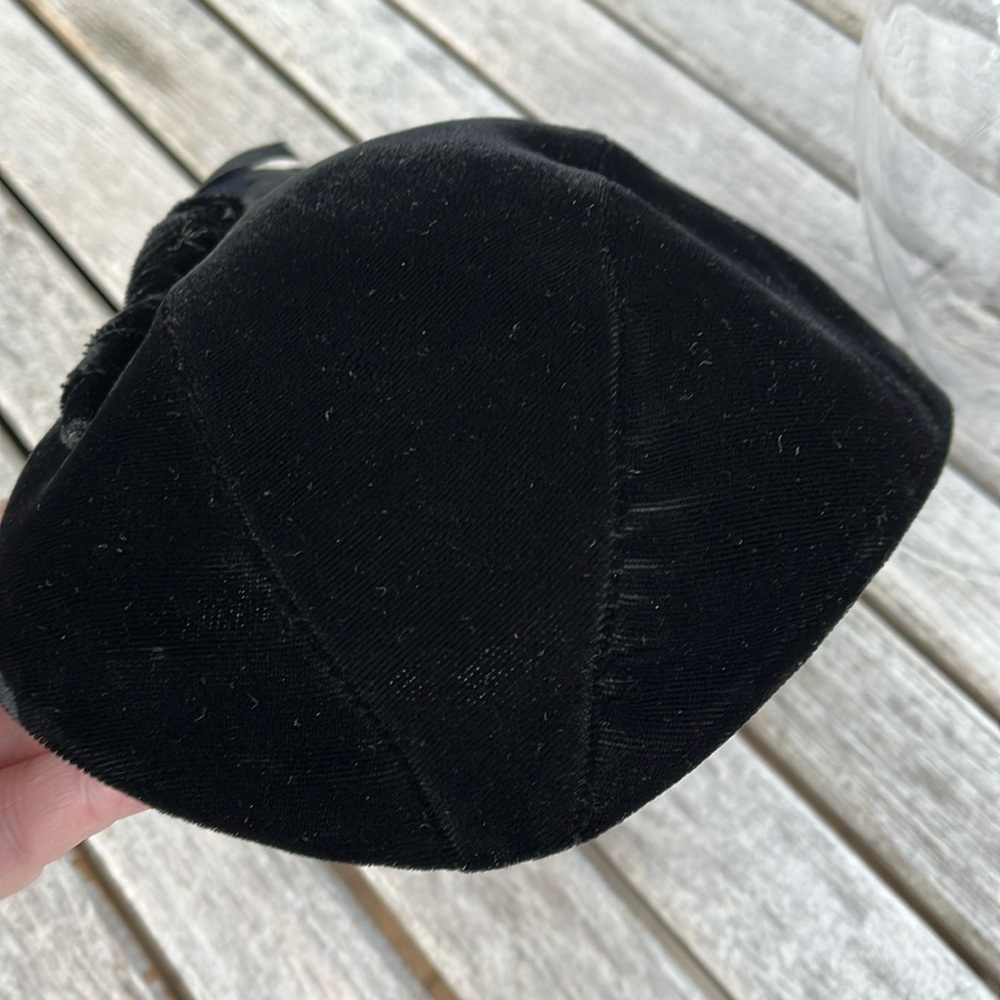 Vintage Black Hat with Iridescent Feather Accent - Picture 3 of 16